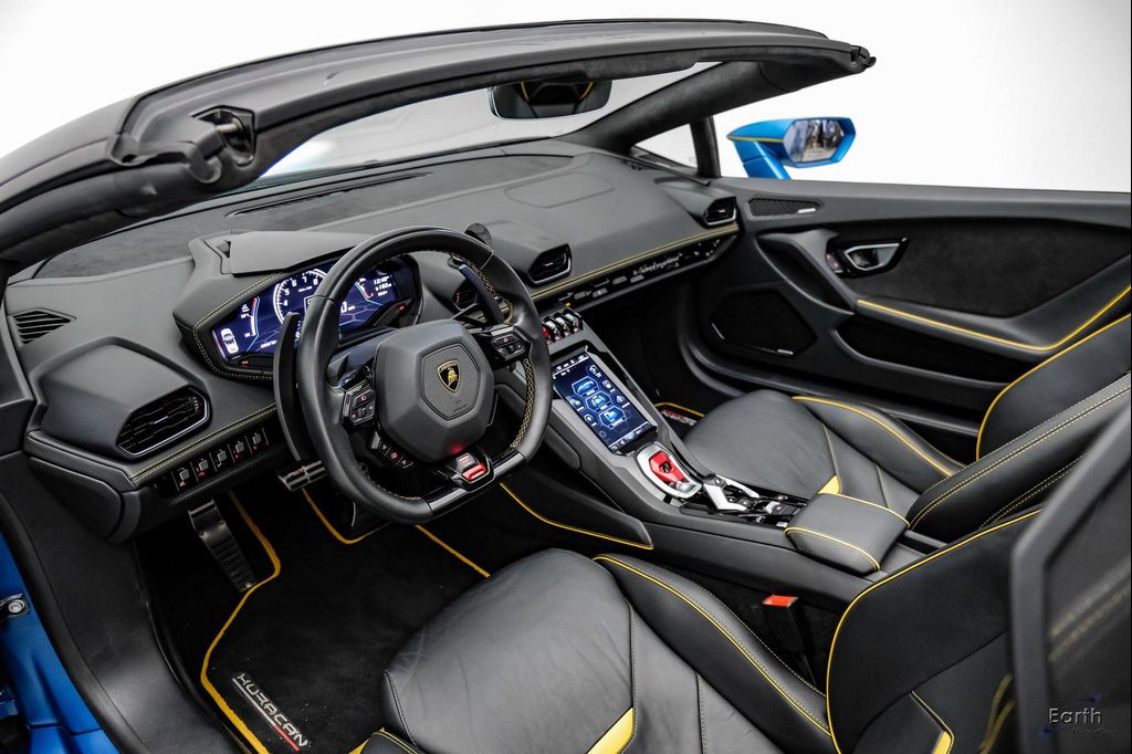 صورة 3 لـ 2022 Lamborghini HURACAN EVO SPYDER RWD