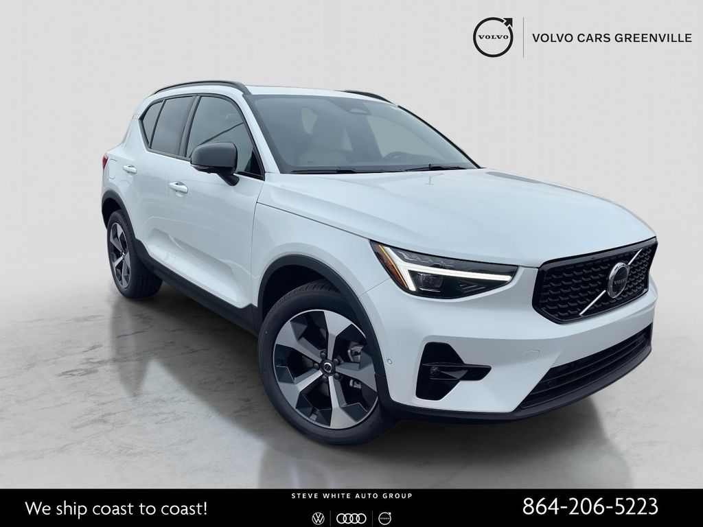 New 2025 Volvo XC40 B5 Plus Dark Theme