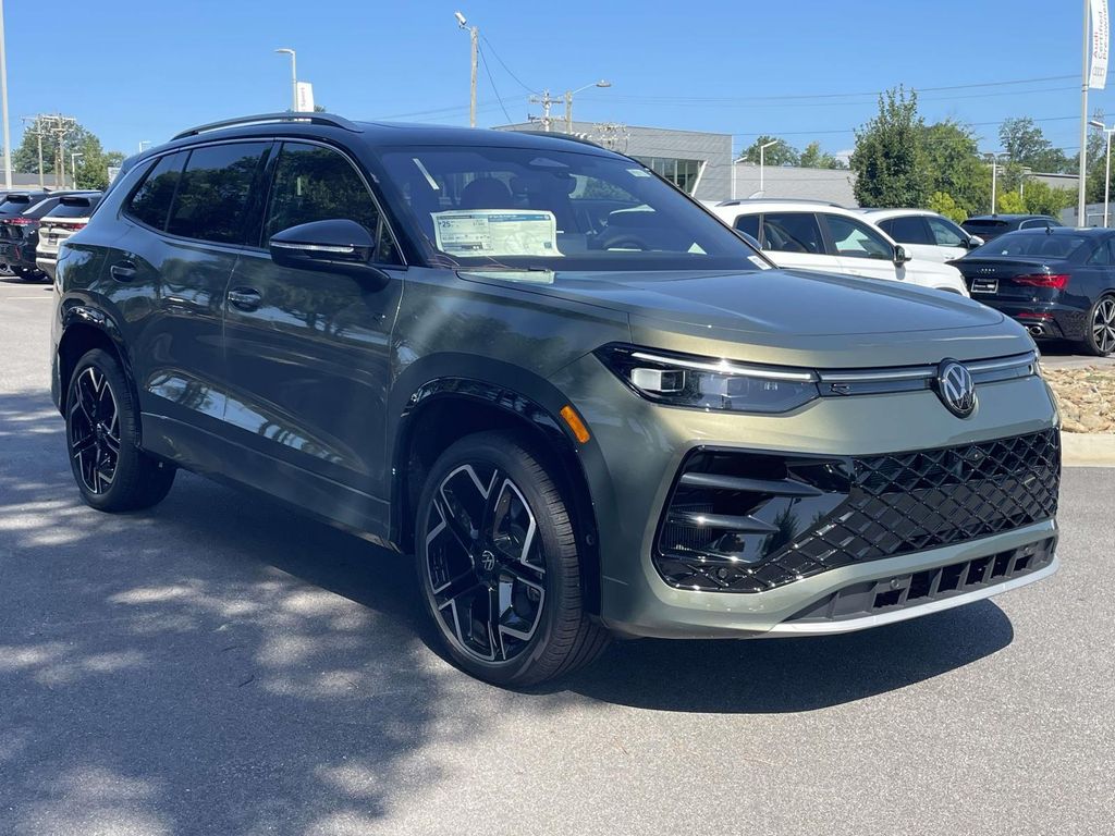 New 2026 Volkswagen Tiguan 2.0T SEL R-Line 4MOTION