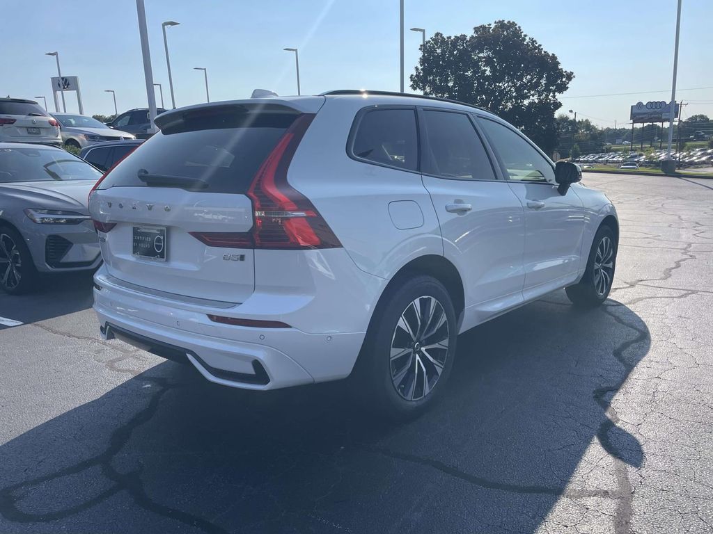 2024 Volvo XC60 B5 PLUS DARK THEME — фото 7