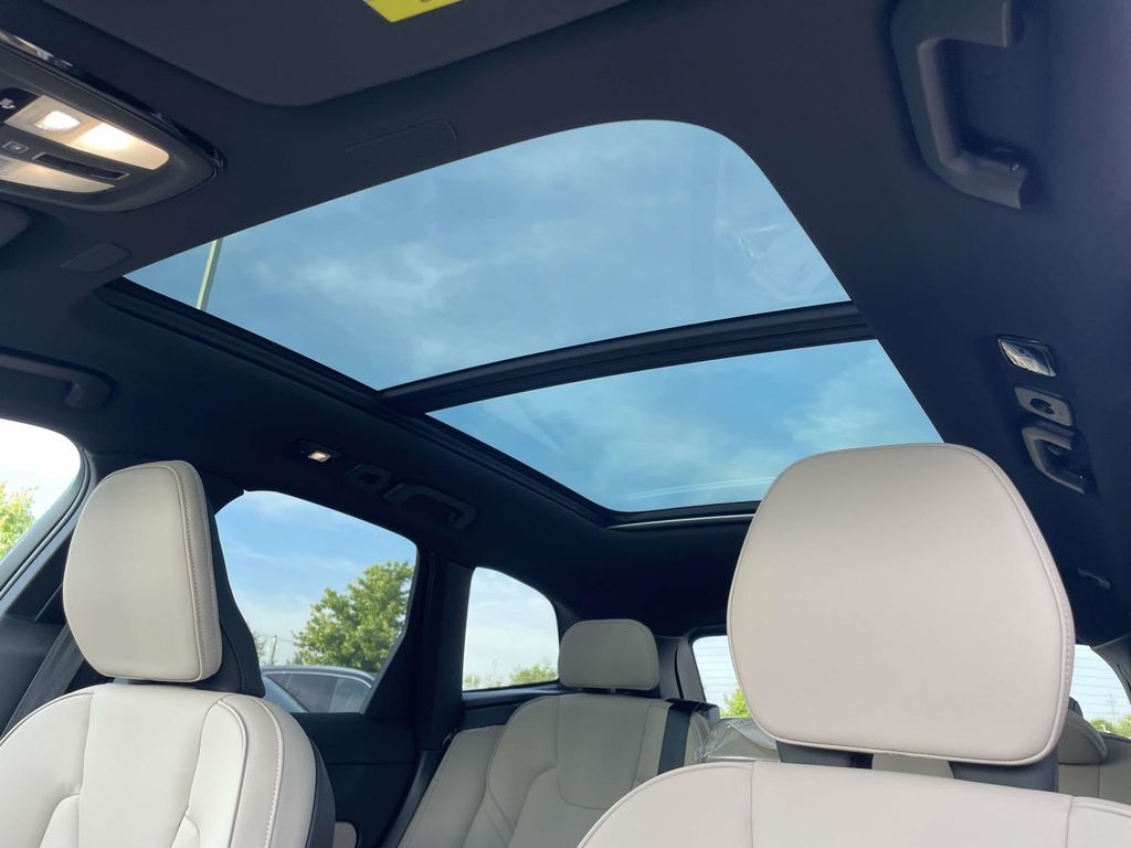 2026 Volvo XC60 B5 PLUS 缩略图 18