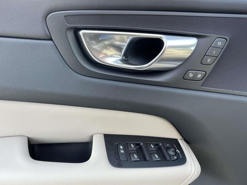 2026 Volvo XC60 B5 PLUS — миниатюра 23