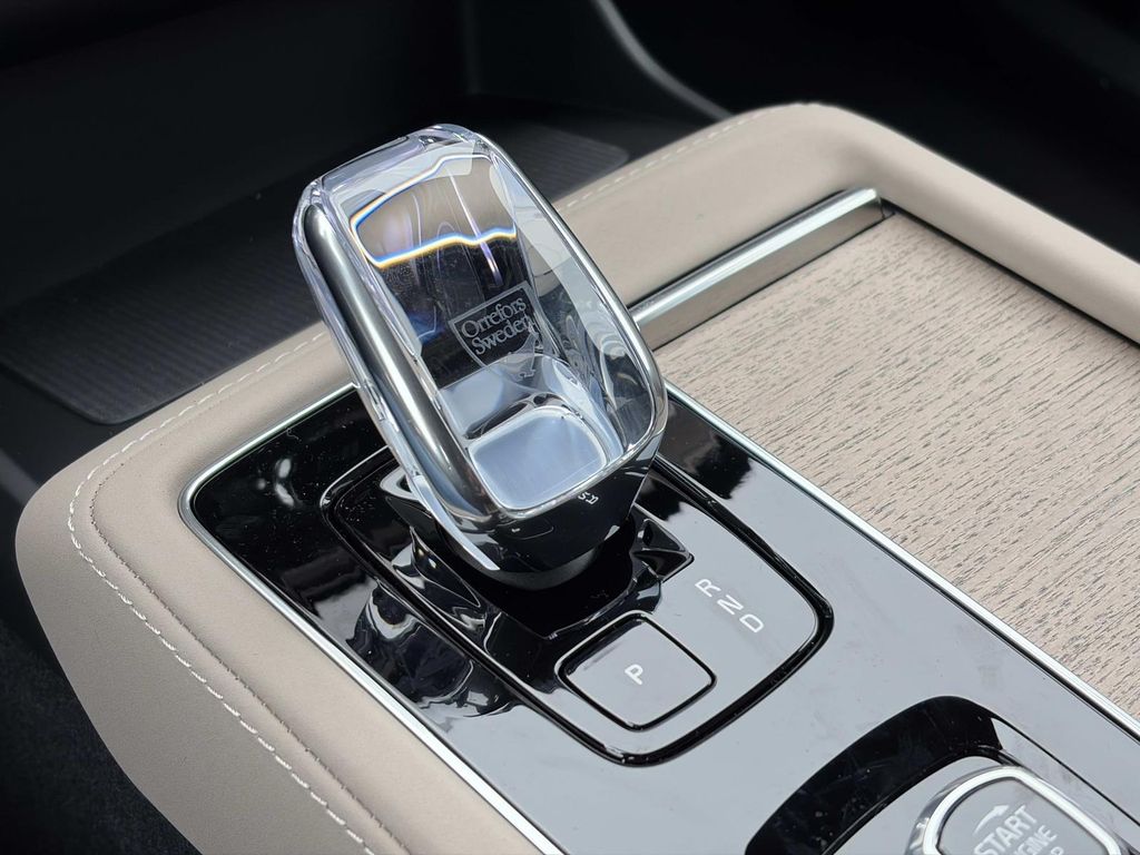 2026 Volvo XC90 PLUS, B6 AWD GAS (MILD HYBRID), GASOLINE, BRI — миниатюра 30