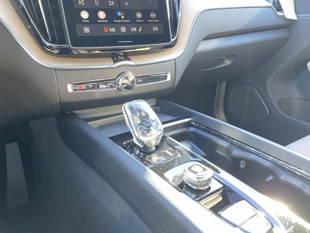 2026 Volvo XC60 B5 CORE — миниатюра 30