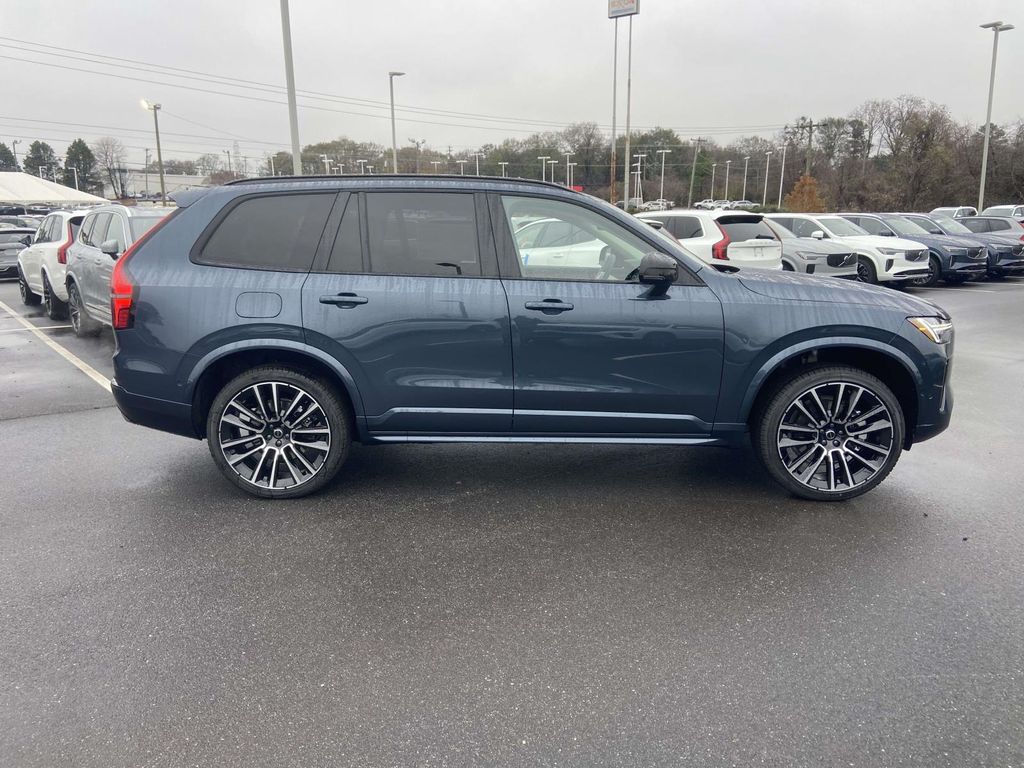 صورة 10 لـ 2026 Volvo XC90 B6 ULTRA DARK THEME 7-SEATER
