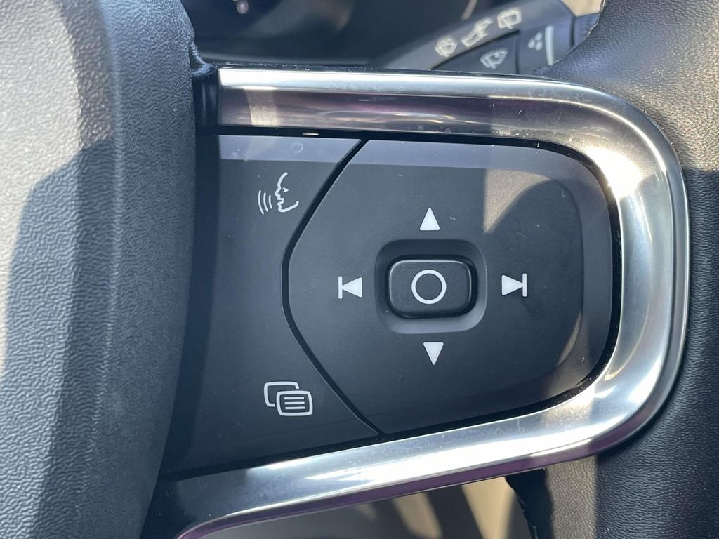 2023 Volvo XC40 B5 ULTIMATE BRIGHT THEME — миниатюра 22