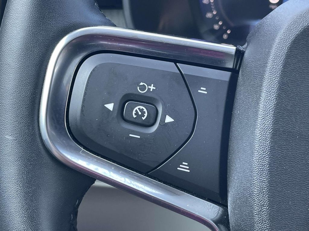 2023 Volvo XC40 B5 ULTIMATE BRIGHT THEME — миниатюра 21
