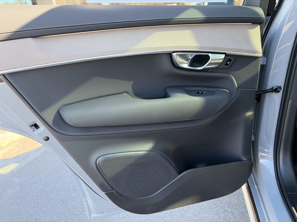 2026 Volvo XC90 PLUG-IN HYBRID PLUS, T8 AWD, ELECTRIC/GASOLIN — миниатюра 11