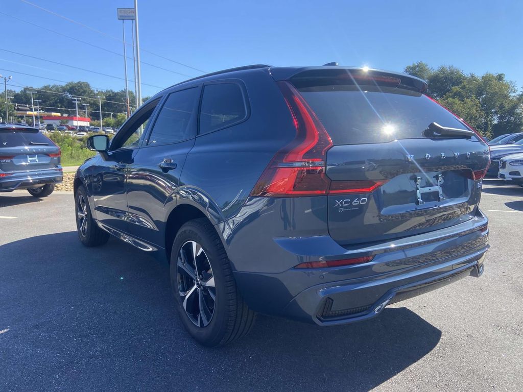 2026 Volvo XC60 B5 CORE photo 7