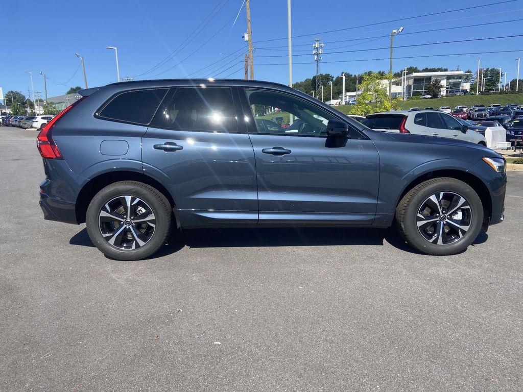 2026 Volvo XC60 B5 CORE photo 10