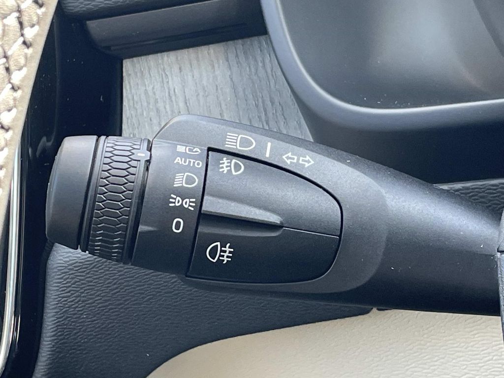 صورة مصغرة 24 لـ 2026 Volvo XC40 ULTRA, B5 AWD GAS (MILD HYBRID), DARK