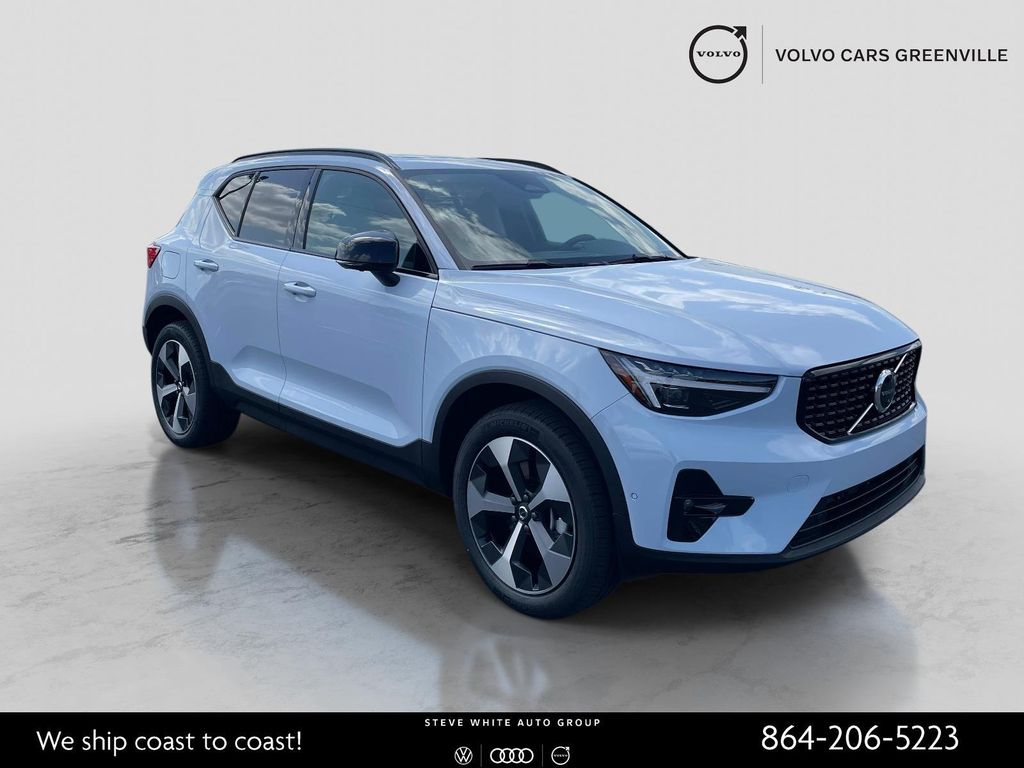 New 2026 Volvo XC40 Plus, B5 AWD Gas (mild hybrid), Dark