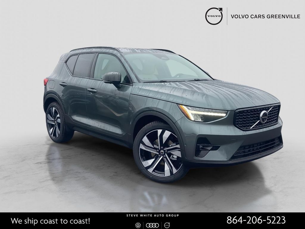 New 2026 Volvo XC40 Plus, B4 FWD Gas (mild hybrid), Dark
