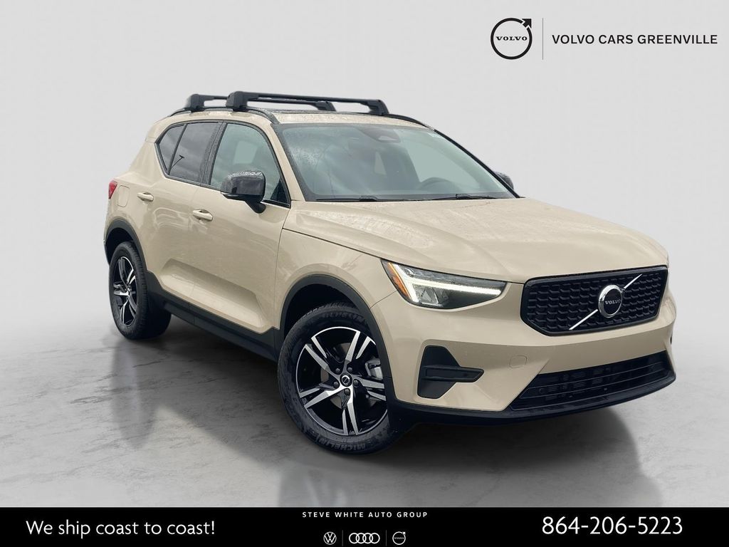 New 2026 Volvo XC40 Core, B5 AWD Gas (mild hybrid), Dark