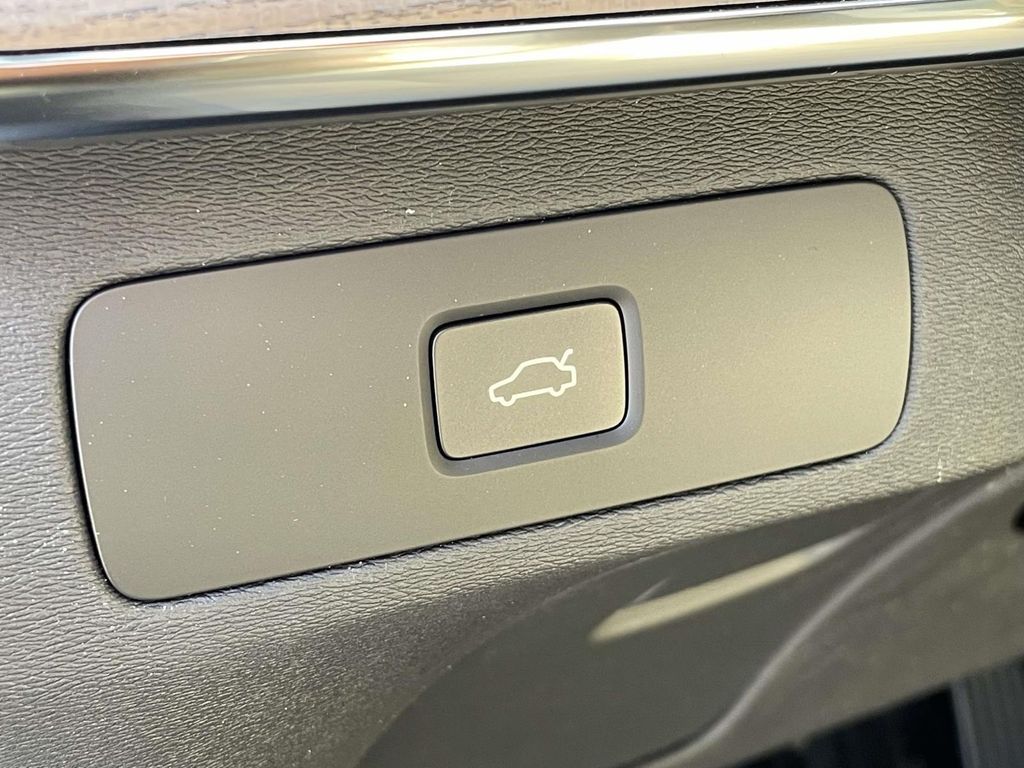 صورة مصغرة 21 لـ 2026 Volvo XC90 CORE, B5 AWD GAS (MILD HYBRID), GASOLINE, BRI