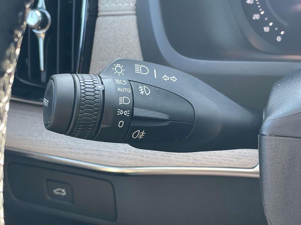 صورة مصغرة 25 لـ 2026 Volvo XC90 CORE, B5 AWD GAS (MILD HYBRID), GASOLINE, BRI