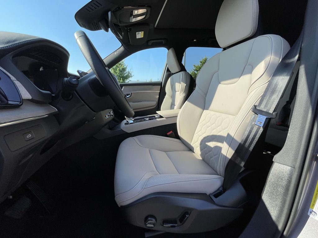 صورة مصغرة 19 لـ 2026 Volvo XC90 CORE, B5 AWD GAS (MILD HYBRID), GASOLINE, BRI