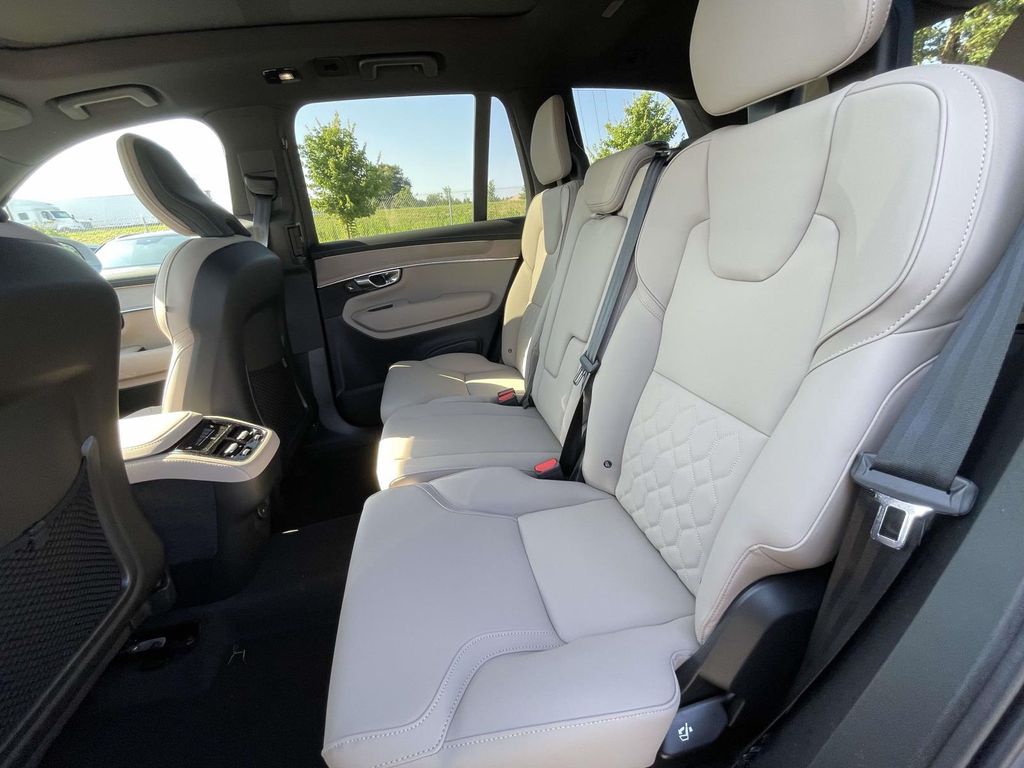 صورة مصغرة 13 لـ 2026 Volvo XC90 CORE, B5 AWD GAS (MILD HYBRID), GASOLINE, BRI