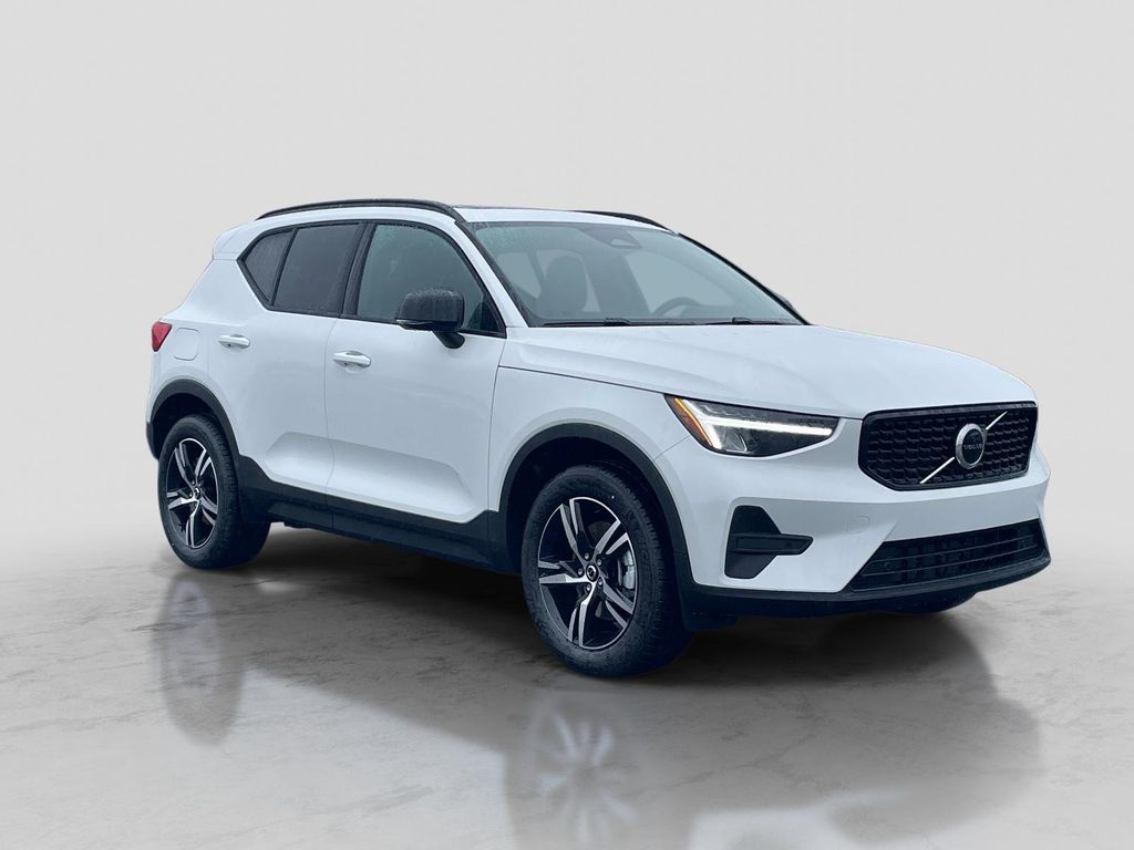 New 2026 Volvo XC40 Core, B5 AWD Gas (mild hybrid), Dark
