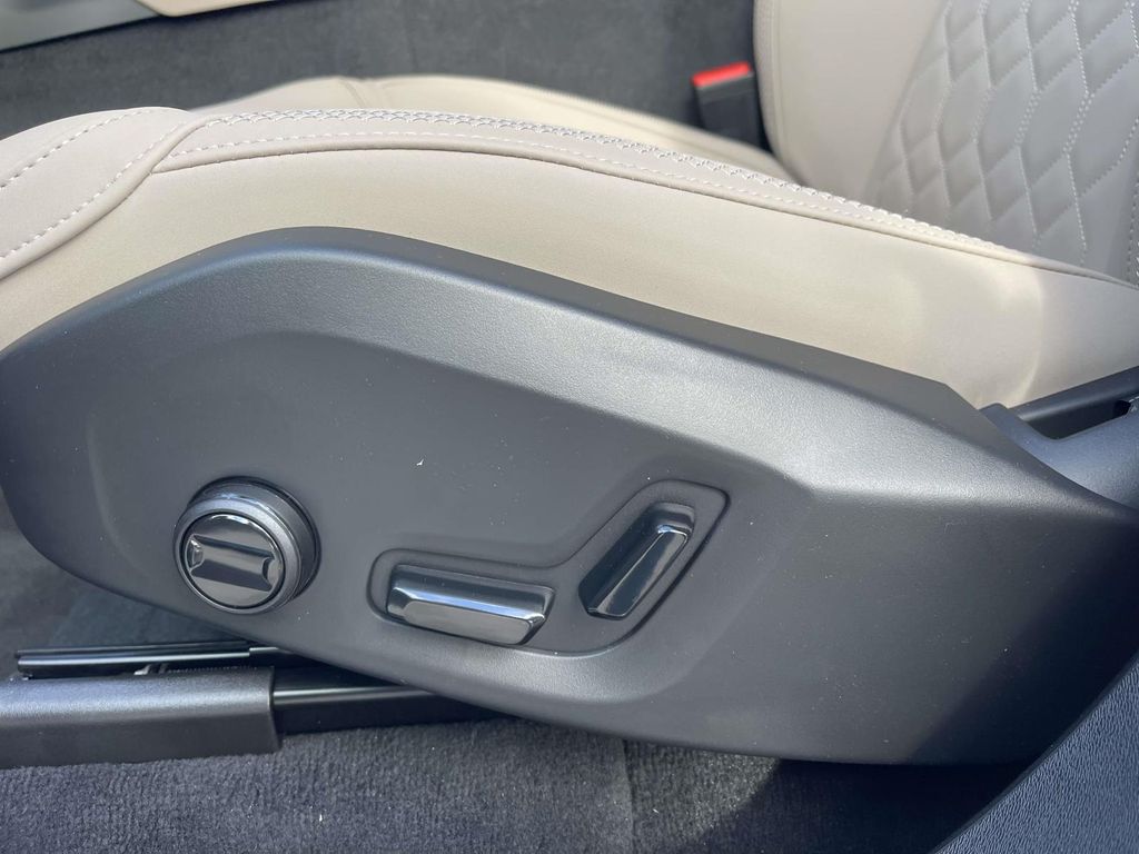 2026 Volvo XC90 PLUG-IN HYBRID PLUS, T8 AWD, ELECTRIC/GASOLIN — миниатюра 20
