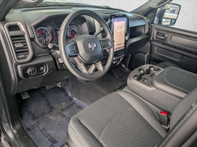 صورة 3 لـ 2026 RAM 3500 TRADESMAN CREW CAB 4X4 6'4' BOX
