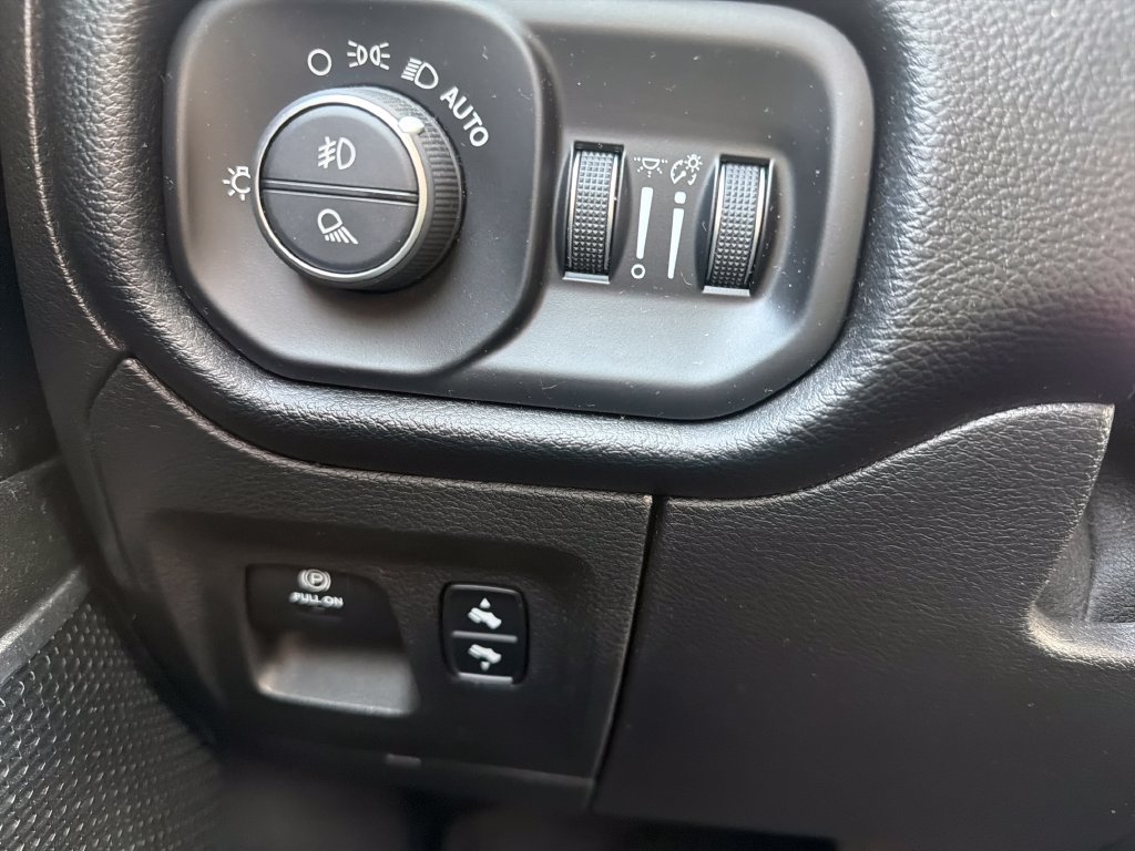 صورة مصغرة 21 لـ 2020 RAM 1500 LARAMIE