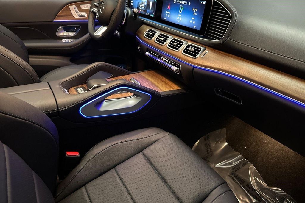 2025 Mercedes-BENZ GLS — миниатюра 27
