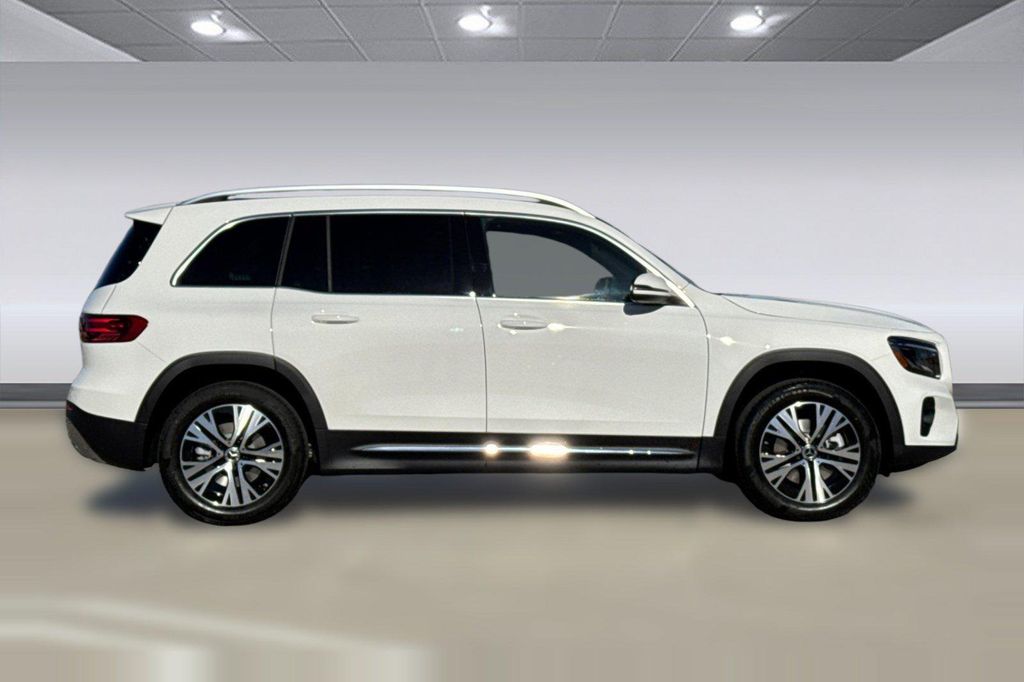 2026 Mercedes-BENZ GLB — миниатюра 7