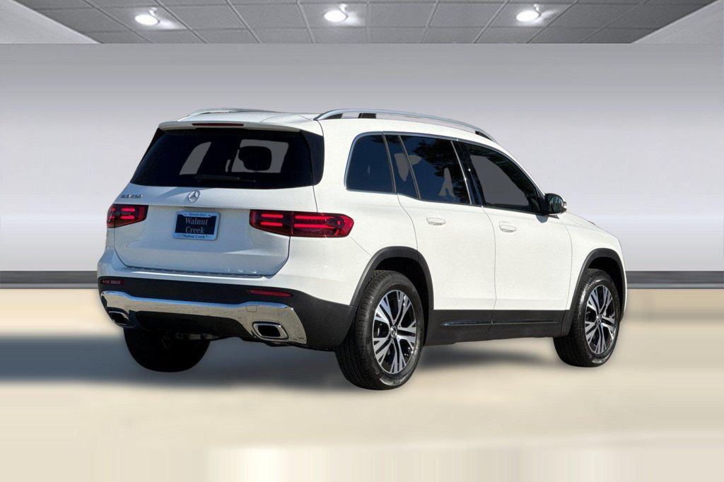 2026 Mercedes-BENZ GLB — миниатюра 8