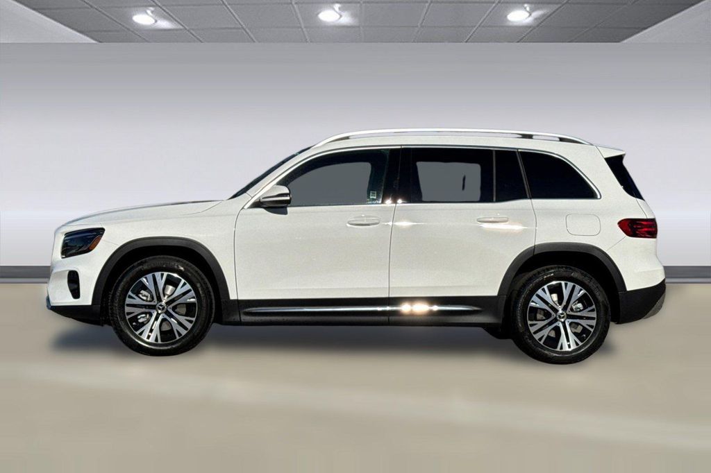 2026 Mercedes-BENZ GLB — миниатюра 2