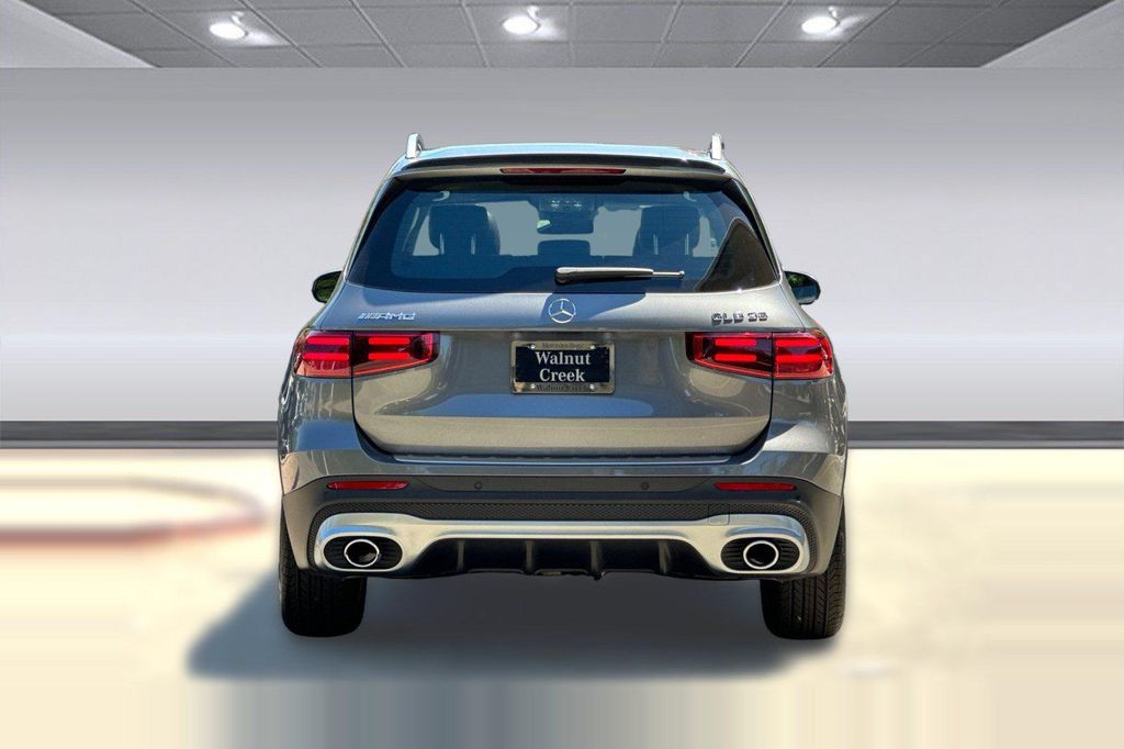 صورة 9 لـ 2026 Mercedes-BENZ AMG GLB 35 4MATIC