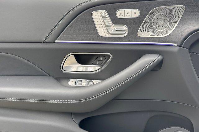 2026 Mercedes-BENZ GLS MAYBACH — миниатюра 13