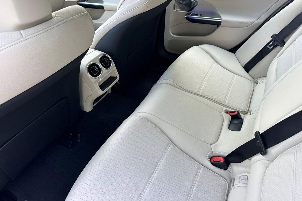 2026 Mercedes-BENZ C-CLASS 缩略图 21