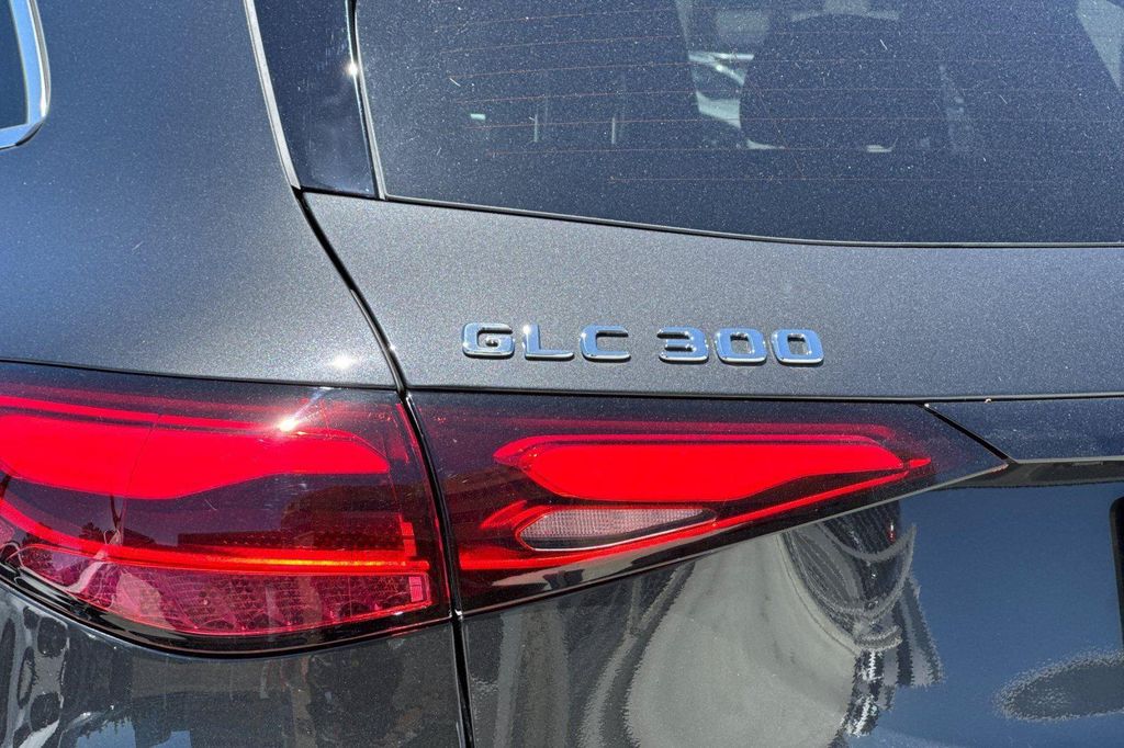 2026 Mercedes-BENZ GLC thumbnail 23