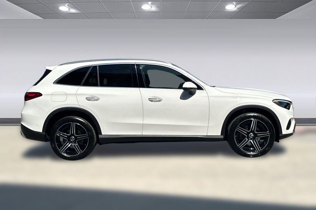 2026 Mercedes-BENZ GLC — фото 7