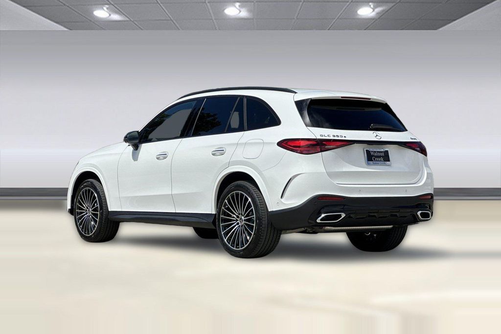 2026 Mercedes-BENZ GLC — фото 3