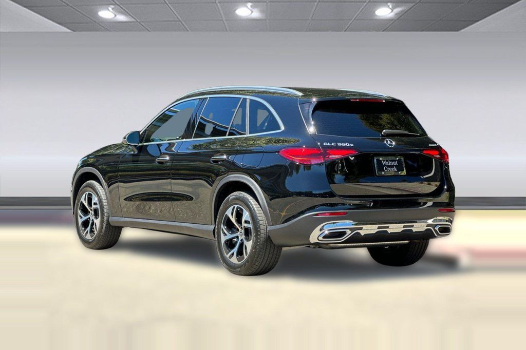 2026 Mercedes-BENZ GLC — фото 3