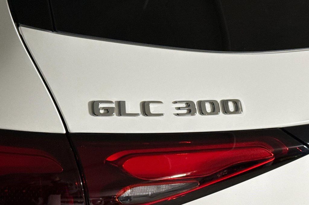 2026 Mercedes-BENZ GLC thumbnail 21