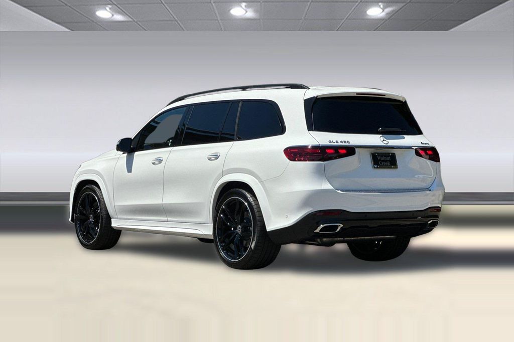 2026 Mercedes-BENZ GLS photo 3