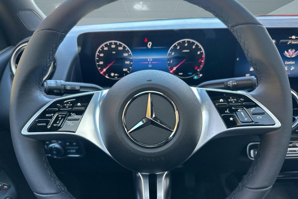 2026 Mercedes-BENZ GLB — миниатюра 16