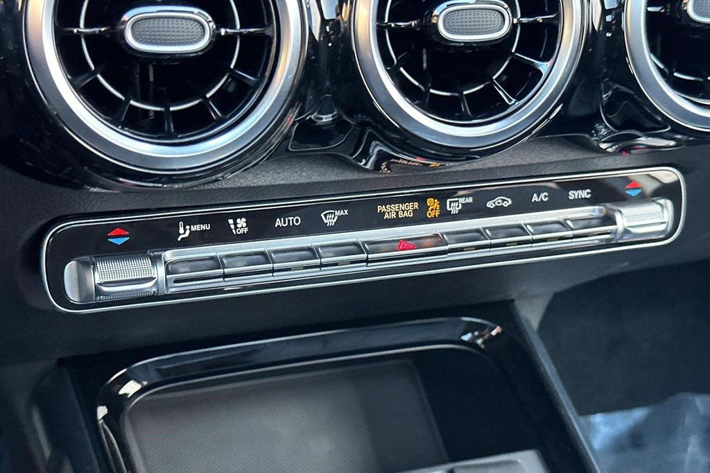 2026 Mercedes-BENZ GLB — миниатюра 20