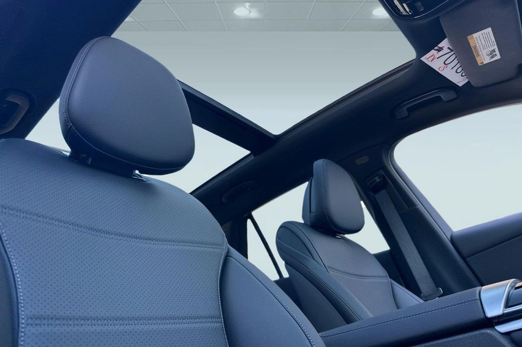 2026 Mercedes-BENZ GLC — миниатюра 13