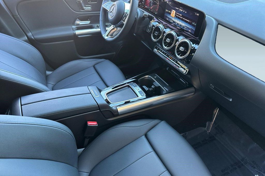2026 Mercedes-BENZ GLA — миниатюра 26