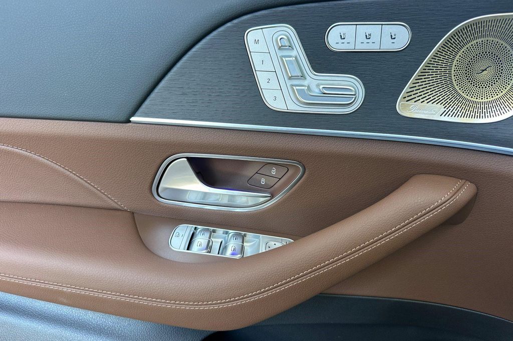 2026 Mercedes-BENZ GLE — миниатюра 12