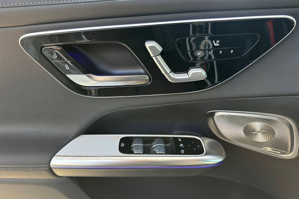 2026 Mercedes-BENZ GLC — миниатюра 13