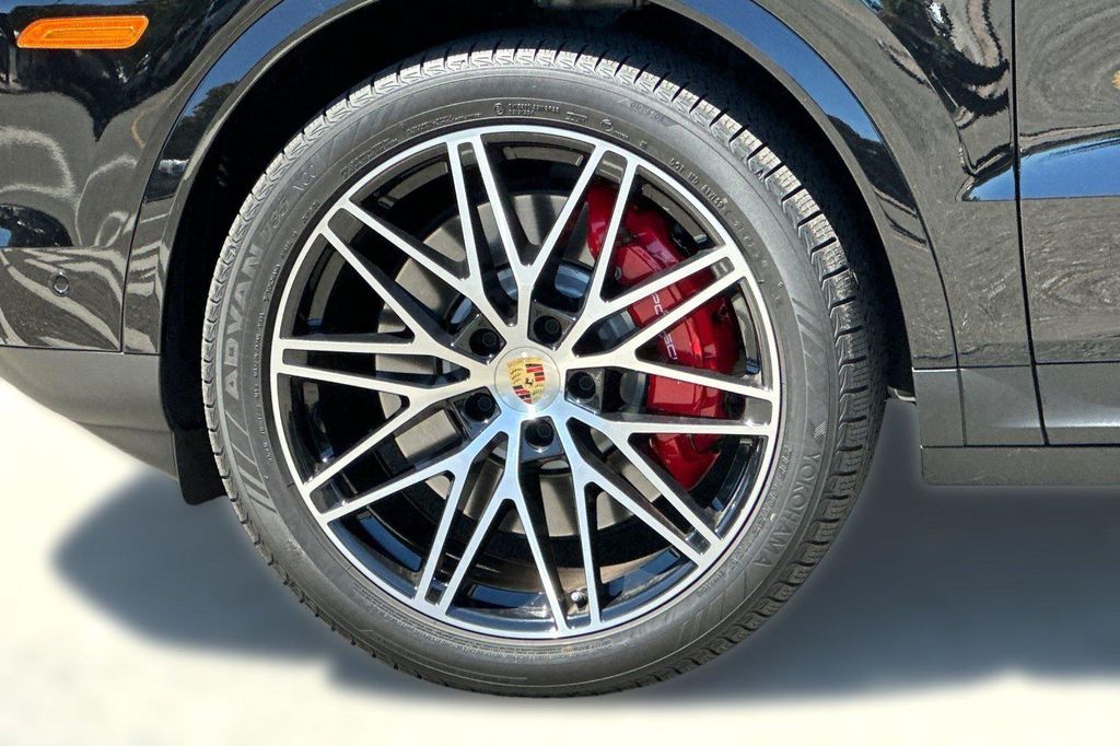صورة 13 لـ 2024 Porsche CAYENNE S