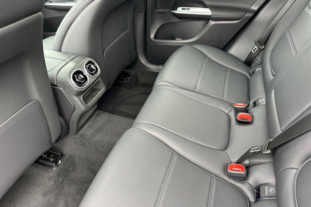 2026 Mercedes-BENZ GLC — миниатюра 21