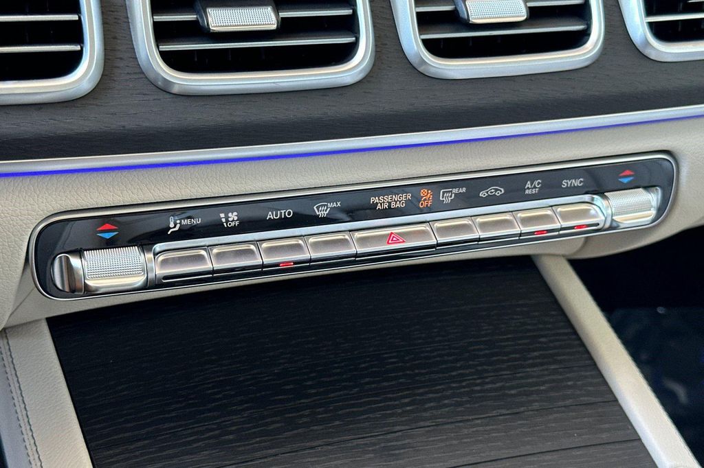 2026 Mercedes-BENZ GLE — миниатюра 17