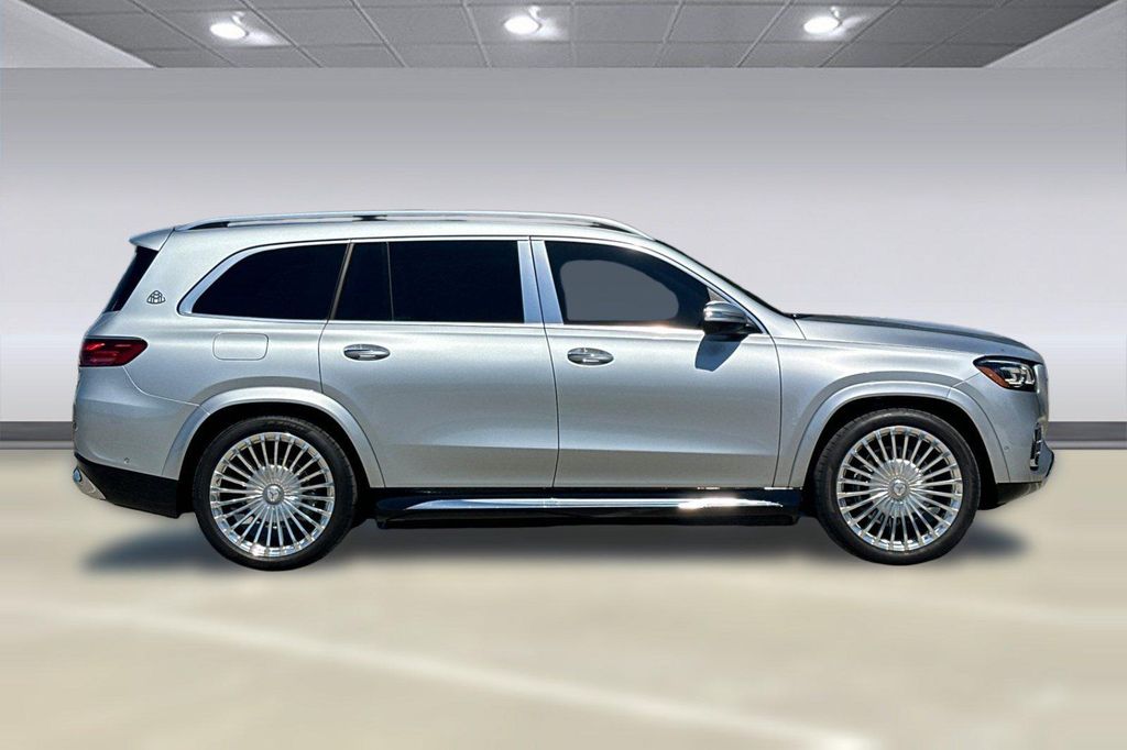 صورة 8 لـ 2025 Mercedes-BENZ GLS MAYBACH