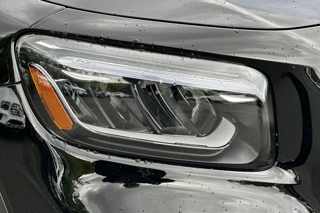 2026 Mercedes-BENZ GLB — миниатюра 10